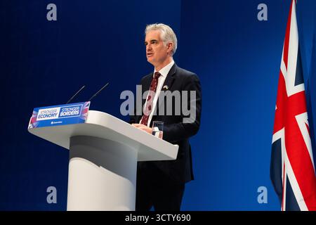 Manchester, Regno Unito. 7 OTTOBRE 2025. Parla dal palco principale del terzo giorno della Conferenza del Partito Conservatore tenutasi al Manchester Central Convention Center. Credito Milo Chandler/Alamy Live News Foto Stock