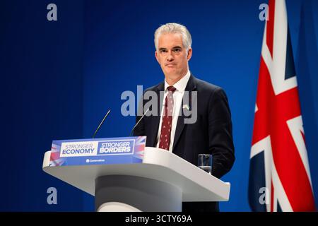 Manchester, Regno Unito. 7 OTTOBRE 2025. Parla dal palco principale del terzo giorno della Conferenza del Partito Conservatore tenutasi al Manchester Central Convention Center. Credito Milo Chandler/Alamy Live News Foto Stock