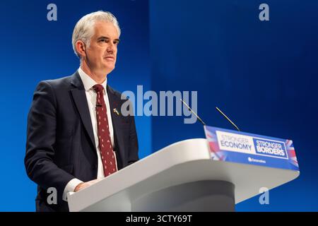 Manchester, Regno Unito. 7 OTTOBRE 2025. Parla dal palco principale del terzo giorno della Conferenza del Partito Conservatore tenutasi al Manchester Central Convention Center. Credito Milo Chandler/Alamy Live News Foto Stock