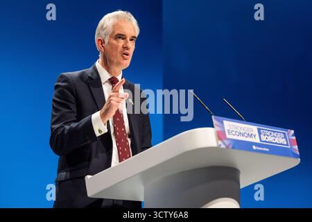Manchester, Regno Unito. 7 OTTOBRE 2025. Parla dal palco principale del terzo giorno della Conferenza del Partito Conservatore tenutasi al Manchester Central Convention Center. Credito Milo Chandler/Alamy Live News Foto Stock