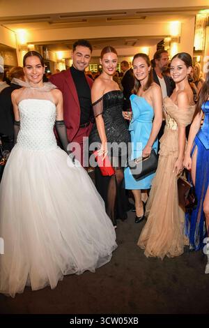 abb Renate Lusin, Andrzej Cibis und Profitänzerin Malika Dzumaev auf der Aftershow Party bei der Welt Premiere der neuen Grand Show accecato da delizia im Friedrichstadt-Palast am 08.10.2025 a Berlino Germania Germania *** abb Renate Lusin, Andrzej Cibis e la ballerina professionista Malika Dzumaev alla prima mondiale del nuovo Grand Show accecato da delizia al Friedrichstadt 2025 a Berlino Foto Stock