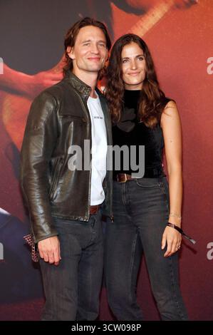 August Wittgenstein mit Ehefrau mia Rohla bei der Premiere des Kinofilms Springsteen: Portami da Nowhere im Zoo Palast. Berlino, 08.10.2025 *** August Wittgenstein con mia moglie Rohla alla prima del film Springsteen Deliver me from Nowhere allo Zoo Palast Berlin, 08 10 2025 foto:XA.xBuggex/xFuturexImagex springsteen 5017 Foto Stock