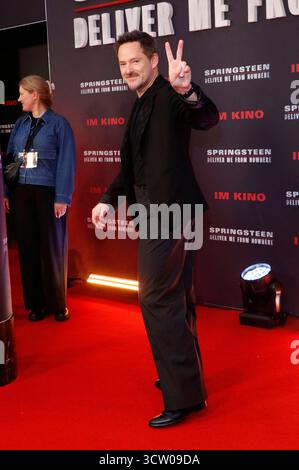 Scott Cooper bei der Premiere des Kinofilms Springsteen: Portami da Nowhere im Zoo Palast. Berlino, 08.10.2025 *** Scott Cooper alla prima del film Springsteen Deliver me from Nowhere allo Zoo Palast Berlin, 08 10 2025 foto:XA.xBuggex/xFuturexImagex springsteen 5048 Foto Stock