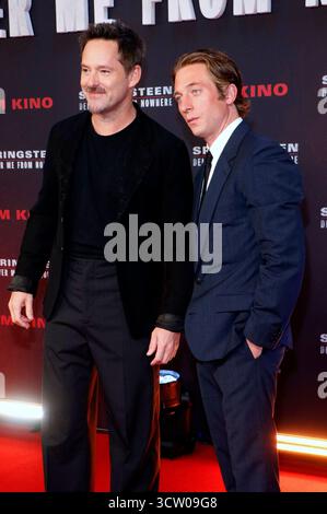 Scott Cooper e Jeremy Allen White bei der Premiere des Kinofilms Springsteen: Consegnami da Nowhere im Zoo Palast. Berlino, 08.10.2025 *** Scott Cooper e Jeremy Allen White alla prima del film Springsteen Deliver me from Nowhere allo Zoo Palast Berlin, 08 10 2025 foto:XA.xBuggex/xFuturexImagex springsteen 5053 Foto Stock