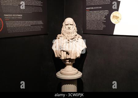 Firenze, Italia - 11 maggio 2025: Busto di Leonardo da Vinci in mostra al Museo interattivo Leonardo Foto Stock