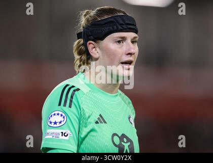 Leigh, Regno Unito. 8 ottobre 2025. Tove Enblom di Valerenga durante la partita Manchester United Women vs Valerenga Women UEFA Women Champions League al Leigh Sports Village di Leigh. Il credito per immagini dovrebbe essere: Cody Froggatt/Sportimage Credit: Sportimage Ltd/Alamy Live News Foto Stock