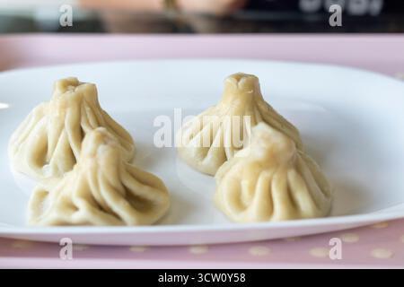 Pasto tradizionale georgiano chiamato khinkali Foto Stock
