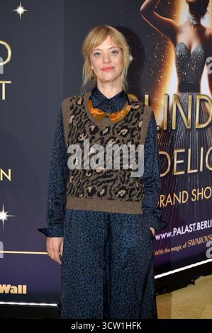 Heike Makatsch bei der Weltpremiere der "Blinded by Delight" Grand Show 2025 im Friedrichstadt-Palast. Berlino, 08.10.2025 Foto Stock