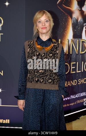 Heike Makatsch bei der Weltpremiere der "Blinded by Delight" Grand Show 2025 im Friedrichstadt-Palast. Berlino, 08.10.2025 Foto Stock