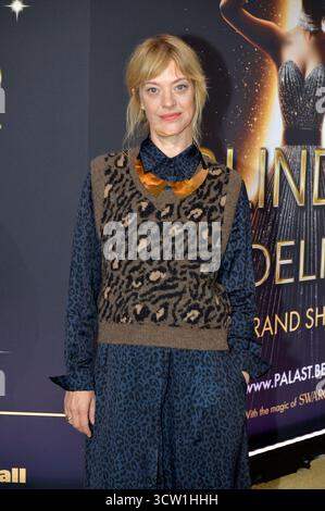 Heike Makatsch bei der Weltpremiere der "Blinded by Delight" Grand Show 2025 im Friedrichstadt-Palast. Berlino, 08.10.2025 Foto Stock