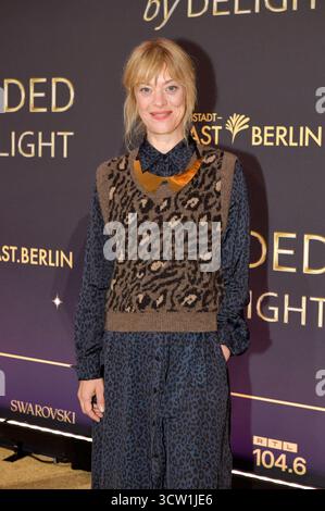 Heike Makatsch bei der Weltpremiere der Blinded by Delight Grand Show 2025 im Friedrichstadt-Palast. Berlino, 08.10.2025 *** Heike Makatsch alla prima mondiale del Blinded by Delight Grand Show 2025 al Friedrichstadt Palast Berlin, 08 10 2025 foto:XM.xBehrensx/xFuturexImagex Blinded 5092 Foto Stock