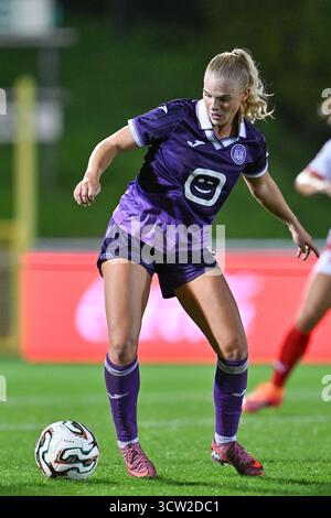 Deinze, Belgio. 8 ottobre 2025. Vigdis Kristjansdottir (9) di Anderlecht nella foto di una partita di calcio femminile tra RSC Anderlecht Women e SC Braga nel secondo turno di qualificazione della prima tappa della stagione 2025-2026 della UEFA Womens Europa Cup, giovedì 8 ottobre 2025 a Deinze, Belgio. Crediti: Sportpix/Alamy Live News Foto Stock