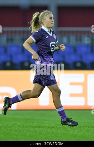 Deinze, Belgio. 8 ottobre 2025. Nikki Ijzerman (29) di Anderlecht nella foto durante una partita di calcio femminile tra RSC Anderlecht Women e SC Braga nel secondo turno di qualificazione prima tappa della stagione 2025-2026 della UEFA Womens Europa Cup, mercoledì 8 ottobre 2025 a Deinze, Belgio . Crediti: Sportpix/Alamy Live News Foto Stock