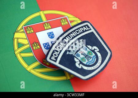KIEV, UCRAINA - 6 SETTEMBRE 2025 Portogallo polizia municipale patch sulla bandiera nazionale primo piano Foto Stock