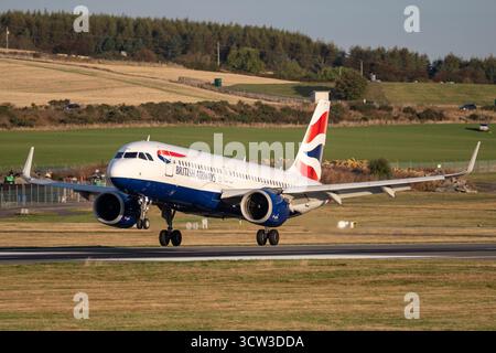 Aerei di linea che operano dai principali aeroporti del Regno Unito, tra cui Heathrow, Bristol e altri. Aerei passeggeri commerciali di compagnie aeree come British Airways. Foto Stock