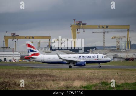 Aerei di linea che operano dai principali aeroporti del Regno Unito, tra cui Heathrow, Bristol e altri. Aerei passeggeri commerciali di compagnie aeree come British Airways. Foto Stock