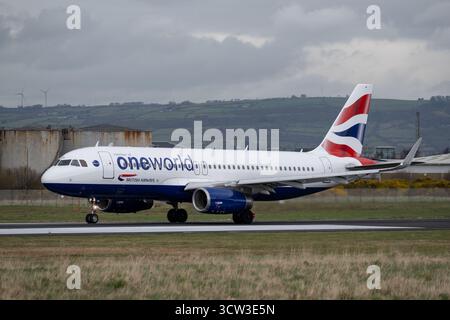 Aerei di linea che operano dai principali aeroporti del Regno Unito, tra cui Heathrow, Bristol e altri. Aerei passeggeri commerciali di compagnie aeree come British Airways. Foto Stock