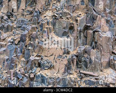 Colonne di basalto sbriciolanti su Girds Creek Road a sud di Twickenham, Oregon, USA Foto Stock