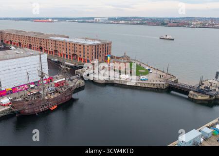 Vista aerea del Royal Albert Dock e del fiume Mersey, Liverpool, Inghilterra Foto Stock