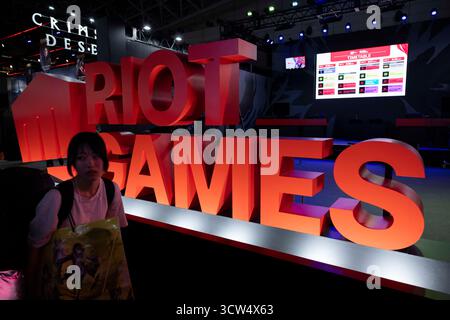 Chiba, Giappone. 26 settembre 2025. Branding Riot Games al Tokyo Game Show 2025. Chiba City, 26 settembre 2025. - 20250926 PD25920 credito: APA-PictureDesk/Alamy Live News Foto Stock
