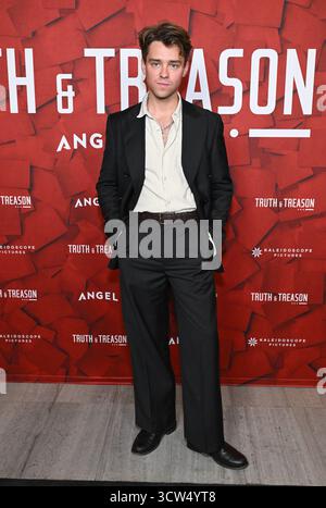 Los Angeles, Stati Uniti. 09 ottobre 2025. DAF Thomas arriva alla proiezione speciale "Truth & Treason" all'AMC The Grove il 9 ottobre 2025 a Los Angeles, CA. © LISA OConnor/AFF-USA.com credito: AFF/Alamy Live News Foto Stock