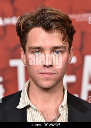 Los Angeles, Stati Uniti. 09 ottobre 2025. DAF Thomas arriva alla proiezione speciale "Truth & Treason" all'AMC The Grove il 9 ottobre 2025 a Los Angeles, CA. © LISA OConnor/AFF-USA.com credito: AFF/Alamy Live News Foto Stock
