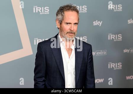 Tom Hollander bei der Premiere der Sky-serie The Iris Affair im Mathäser Filmpalast. München, 09.10.2025 *** Tom Hollander alla prima della serie Sky The Iris Affair a Mathäser Filmpalast Monaco di Baviera, 09 10 2025 foto:XR.xHeinex/xFuturexImagex iris 5046 Foto Stock