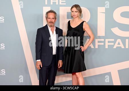 Tom Hollander e Niamh Algar bei der Premiere der Sky-serie The Iris Affair im Mathäser Filmpalast. München, 09.10.2025 *** Tom Hollander e Niamh Algar alla prima della serie Sky The Iris Affair a Mathäser Filmpalast Monaco, 09 10 2025 foto:XR.xHeinex/xFuturexImagex iris 5039 Foto Stock