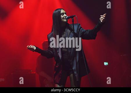 REGNO UNITO. 09 ottobre 2025. LONDRA, INGHILTERRA - 09 OTTOBRE: Nadine Shah si esibisce alla Brixton Academy il 9 ottobre 2025 a Londra, Inghilterra.CAP/Mar © Mar/Capital Pictures Credit: Capital Pictures/Alamy Live News Foto Stock