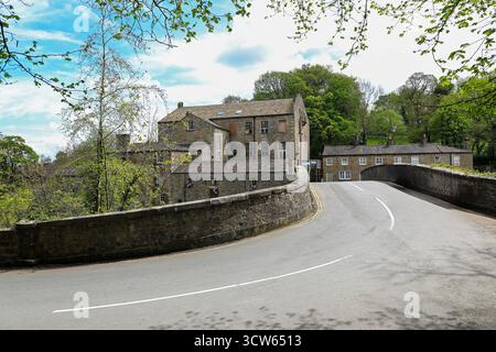 Aysgarth Mill del XVIII secolo, o Yore Mill, edificio classificato Grade II, Aysgarth Falls, Aysgarth, Leyburn, Yorkshire, Inghilterra, Regno Unito Foto Stock