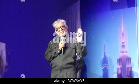 ZETA Live/25, Center 415, 415 Fifth Ave, New York, NY 10016 Stati Uniti. 9 ottobre 2025. Deepak Chopra MD, guru del New Age e praticante di medicina alternativa riconosciuto a livello internazionale, in conversazione al ZETA Live/25 di Manhattan. Crediti: ©Julia Mineeva/EGBN News/Alamy Live News Foto Stock