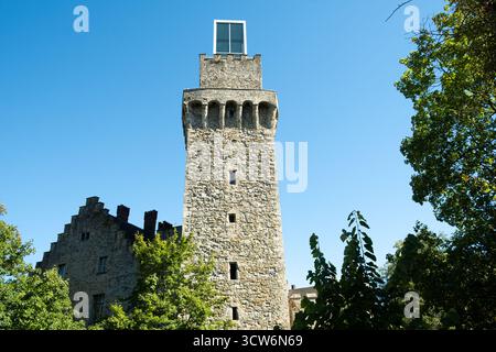 Torre del Castello di Rothschild con estensione in vetro a Waidhofen an der Ybbs, Austria Foto Stock