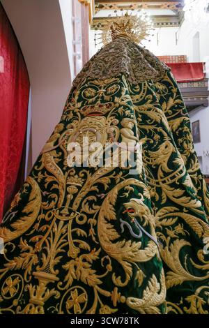 Siviglia, 10/02/2025. L'Esperanza de Triana, sul suo galleggiante per la missione. Foto: Manuel Gómez. SEGN. ARCHSEV. Crediti: Album / Archivo ABC / Manuel Gómez Foto Stock