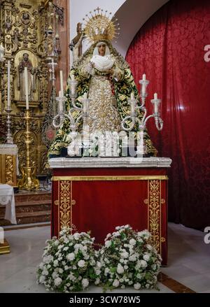 Siviglia, 10/02/2025. L'Esperanza de Triana, sul suo galleggiante per la missione. Foto: Manuel Gómez. SEGN. ARCHSEV. Crediti: Album / Archivo ABC / Manuel Gómez Foto Stock