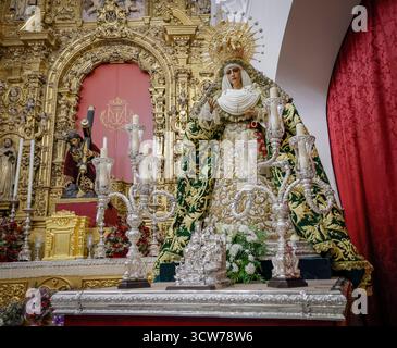 Siviglia, 10/02/2025. L'Esperanza de Triana, sul suo galleggiante per la missione. Foto: Manuel Gómez. SEGN. ARCHSEV. Crediti: Album / Archivo ABC / Manuel Gómez Foto Stock
