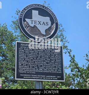 Storici marcatori presso il Regency Bridge – tracce del passato del Texas Foto Stock