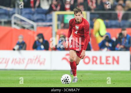 Chorzow, Polonia. 09 ottobre 2025. Jan Ziolkowski polacco visto in azione durante l'amichevole di calcio tra Polonia e nuova Zelanda allo Stadio di Slesia. Punteggio finale; Polonia 1:0 nuova Zelanda. Credito: SOPA Images Limited/Alamy Live News Foto Stock