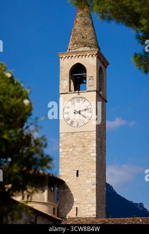 Chiesa di Sant'Andrea Torre dell'orologio Toscolano Italia Foto Stock