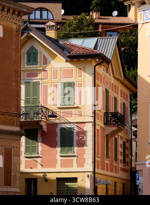 Splendidi edifici classici di Toscolano Foto Stock