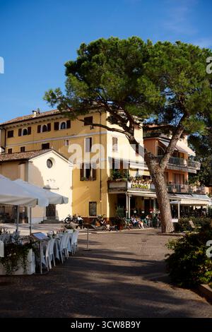 Splendidi edifici classici di Toscolano Foto Stock