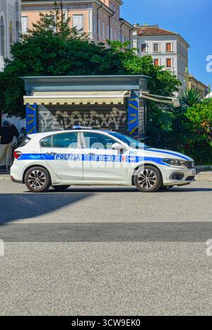 Veicolo locale polizia in Piazza Sant Antonio nuovo a Trieste, Italia Foto Stock