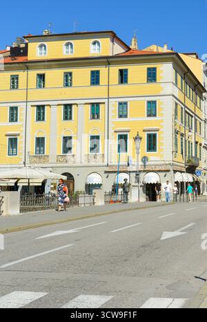Statua di James Joyce sul ponte di via Roma a Trieste Foto Stock