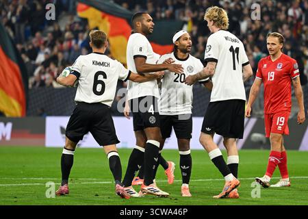 Sinsheim, Germania. 10 ottobre 2025. I giocatori di Germania celebrano il punteggio ottenuto durante la partita di calcio delle qualificazioni europee di Coppa del mondo 2026 tra Germania e Lussemburgo a Sinsheim, Germania, 10 ottobre 2025. Crediti: Ulrich Hufnagel/Xinhua/Alamy Live News Foto Stock