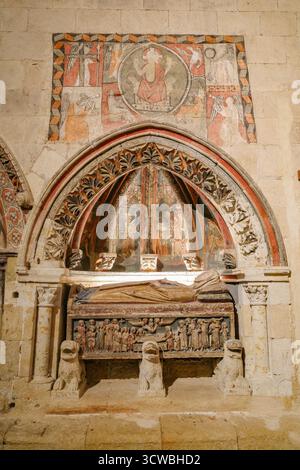 Salamanca, Spagna - 4 marzo 2025: Opere d'arte religiosa in mostra nella Cattedrale di Salamanca Foto Stock