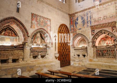 Salamanca, Spagna - 4 marzo 2025: Opere d'arte religiosa in mostra nella Cattedrale di Salamanca Foto Stock