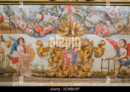 Salamanca, Spagna - 4 marzo 2025: Opere d'arte religiosa in mostra nella Cattedrale di Salamanca Foto Stock