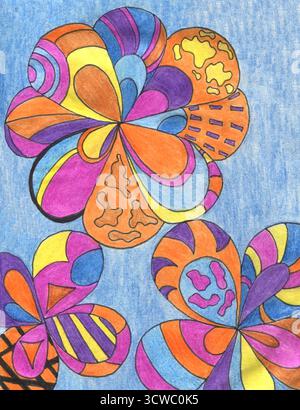 Fiori astratti disegnati con matite colorate in stile bambini su sfondo blu. Linee curve floreali trafilate a mano dai colori brillanti, ornamenti da scarabocchiare, linea Foto Stock