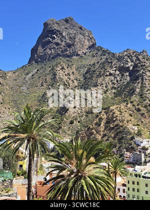 Roque Cano sopra la valle di Vallehermoso, la Gomera, Isole Canarie, Spagna Foto Stock