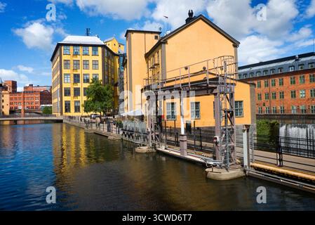Museo Arbetets (Museo del lavoro) in un ex mulino a tessitura nella vecchia area industriale sul fiume Motala Ström nel centro della città di Norrköping, in Svezia Foto Stock