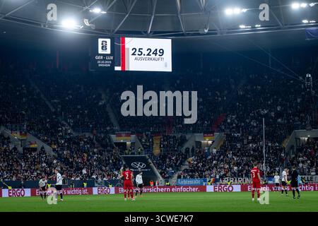 Zuschauerzahl 25249 ausverkauft auf der LED Anzeigetafel, GER, Deutschland vs. Luxemburg, Fussball, Herren, WM-Qualifikation Europa, 7. Spieltag, Spielzeit 2025/2026, 10.10.2025 foto: Eibner-Pressefoto/Michael Memmler Foto Stock